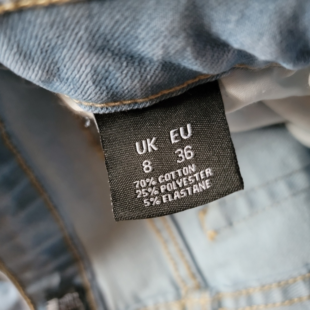 PrettyLittleThing Light Wash Open Distress Thigh 5Pocket Skinny Jean NWT 4 - Picture 11 of 16